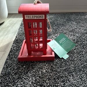 British phone bird feeder